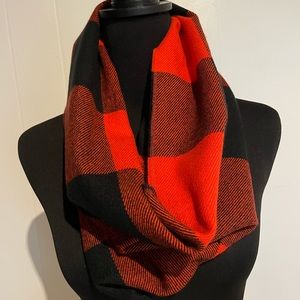 Old Navy Buffalo Plaid infinity scarf. Color-black and red.